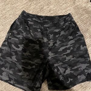 Camo pace breaker 7” shorts (Lululemon)